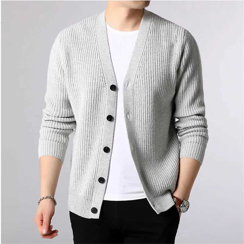 Men's Sweaters Autumn Winter Fashion Cardigan Men Solid Single Breasted Sweater Casual Warm Kintted Cardigan Mens Knitwear Sweater Jackets Coat