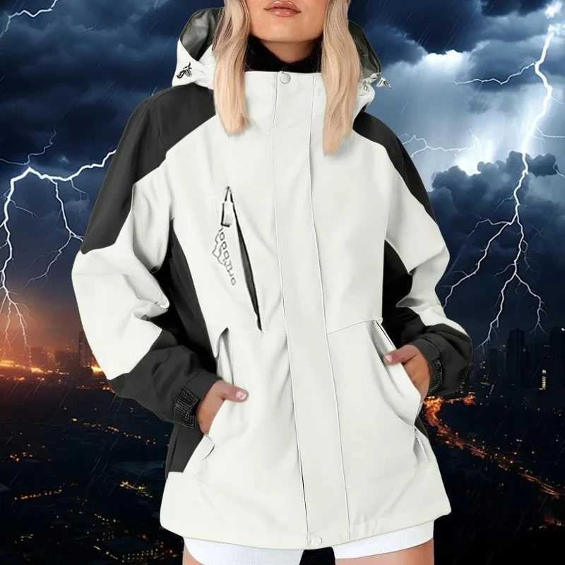 Outdoor Jackets Hoodies Patchwork Hiking Jacket Woman Outdoor Camping Hooded Jackets Outdoor Windproof Waterproof Thin Mountaineering Jacket Women C