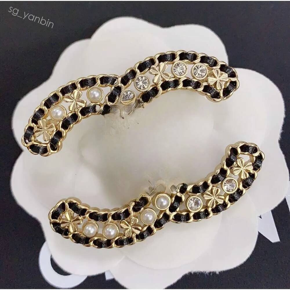 Designer Four leaf Clover Brand Letter Inset Full Diamond Crystal 18K Gold Plated Brooch Wedding Christmas Party Gift Accessories Hot
