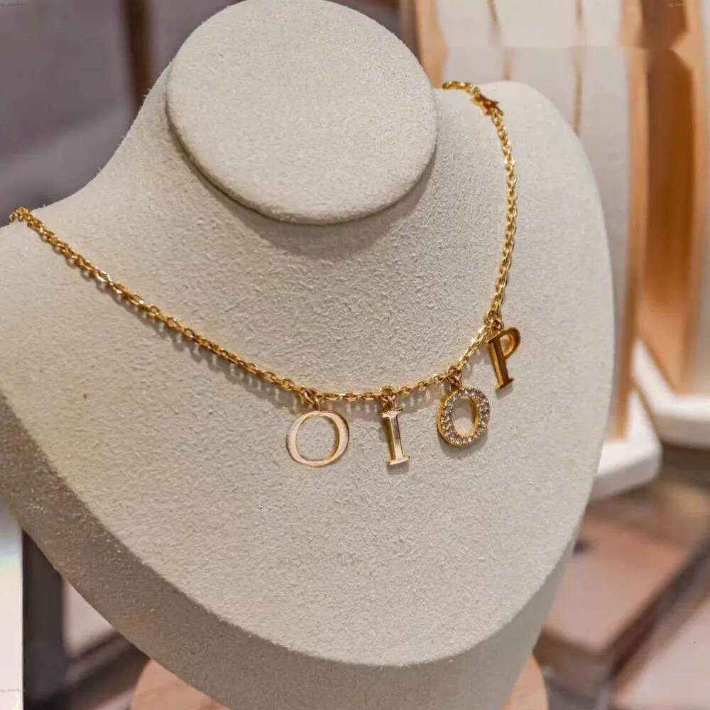 Lettre diamant pendentif collier concepteur pour les femmes simple brillant élégant bijoux de luxe plaqué or colliers mode AA