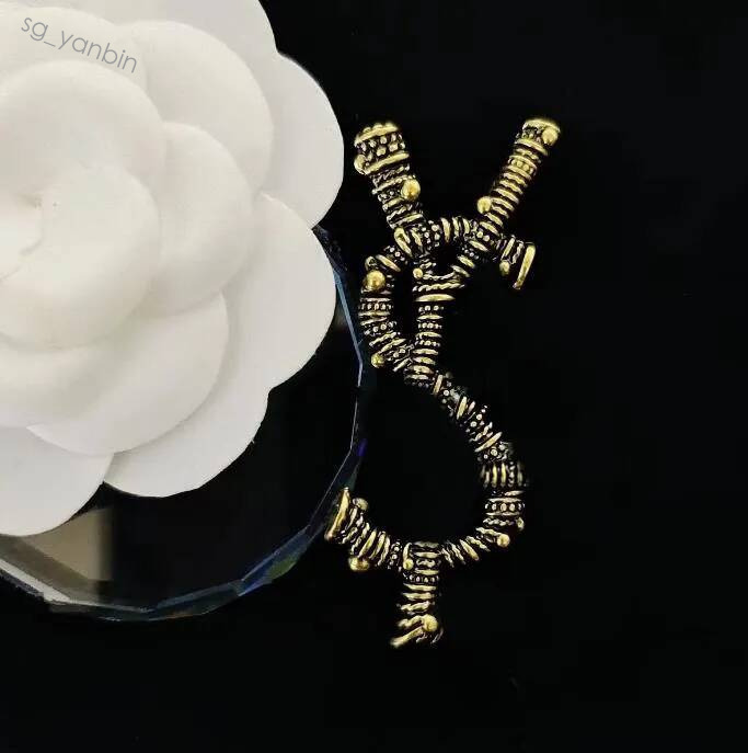 20style Marque Designer Lettre Broches Femmes Hommes De Luxe Strass Cristal Broche Costume Broche Plaqué Or 18 Carats Bijoux De Mode Accessoires