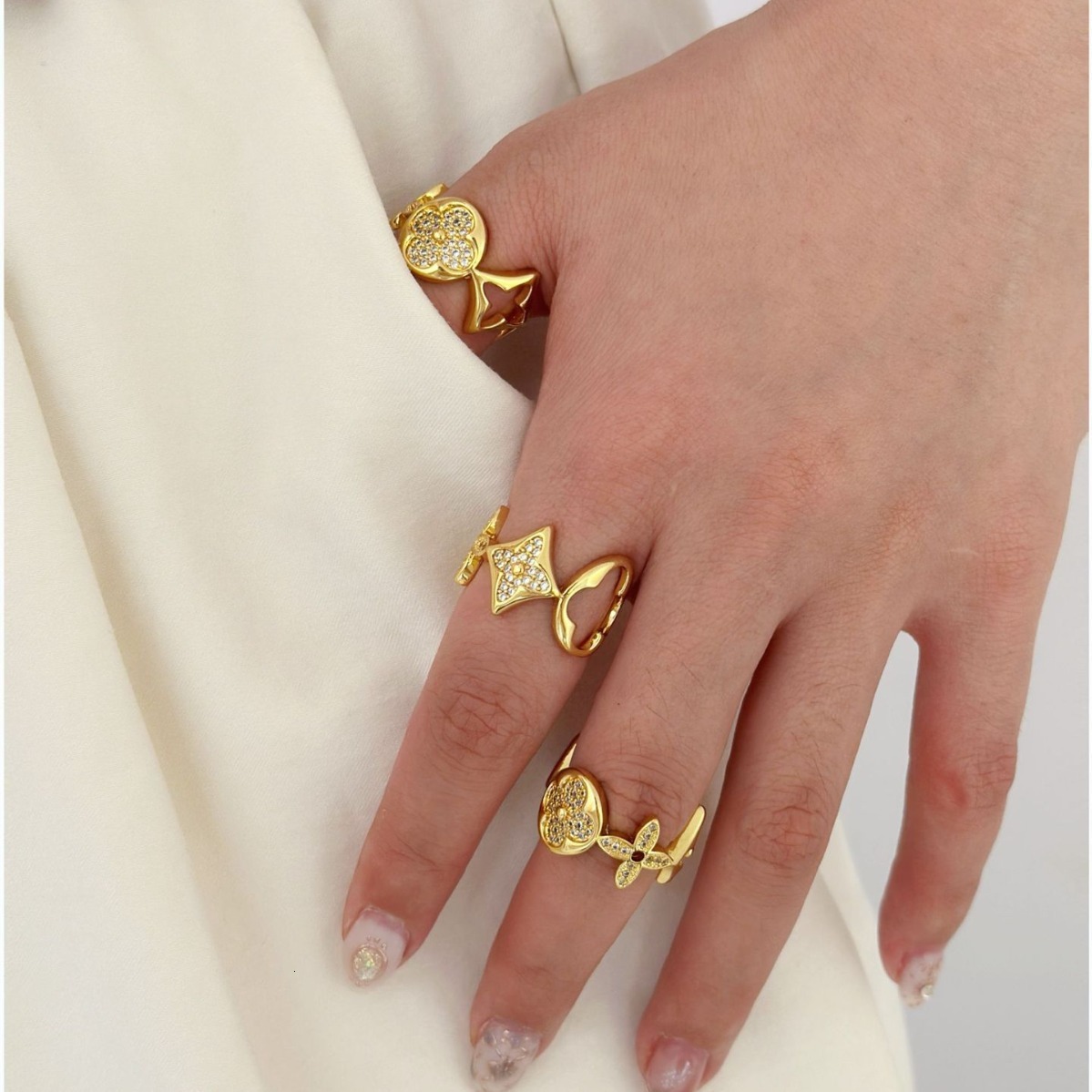 Trendy Premium Gold Plated Geometric Diamond Inlaid Four Leaf Clover Ring for Women, Versatile Stylish Statement Ring