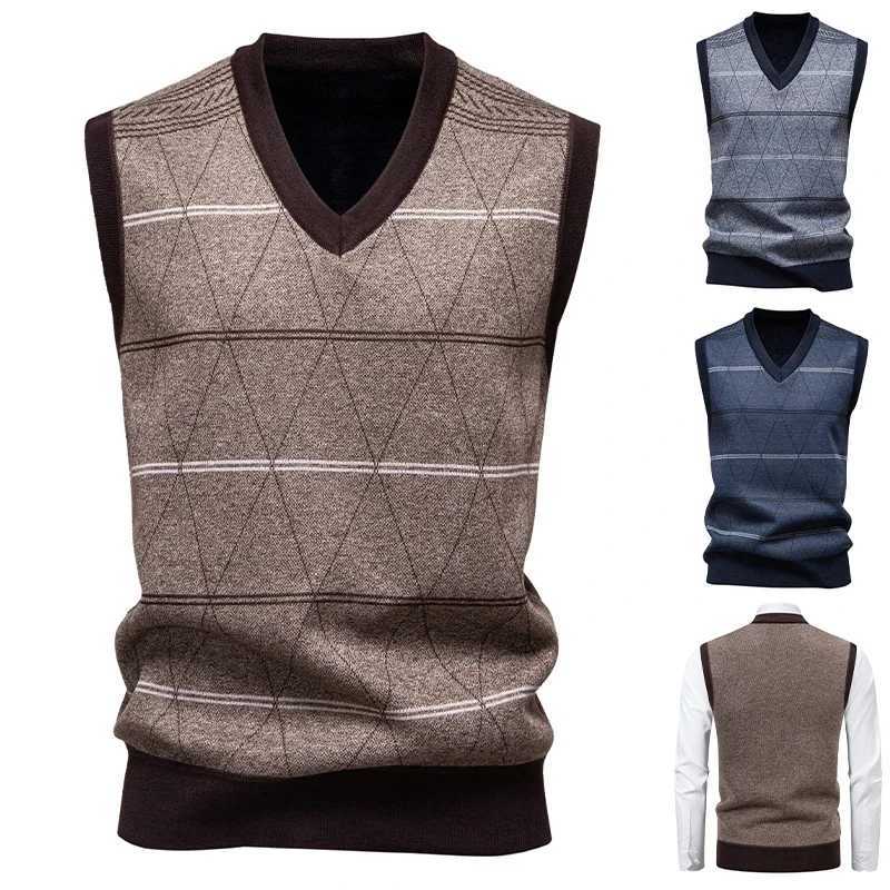 Men's Sweaters 2026 Men's V-neck Knitted Sweater Warm Autumn Winter Grid Twisted Flower Casual Fashion Versatile Knit Top D261009