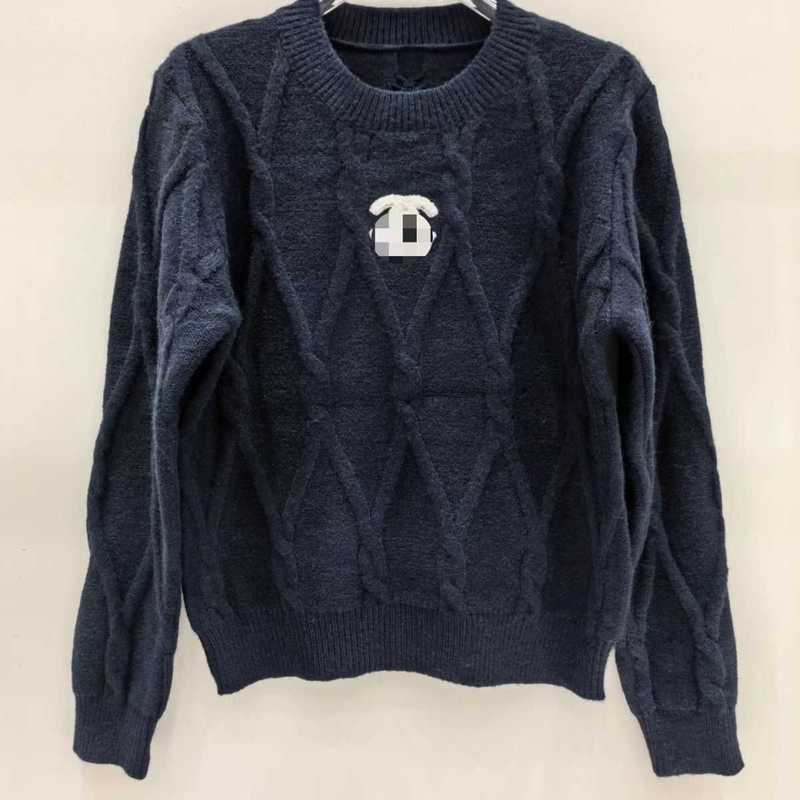 Womens Sweaters Designer New Thickened Loosefitting Roundneck Casual Oversized Knit Sweater With Cable And Embroidery Designed Create Slimming Effec