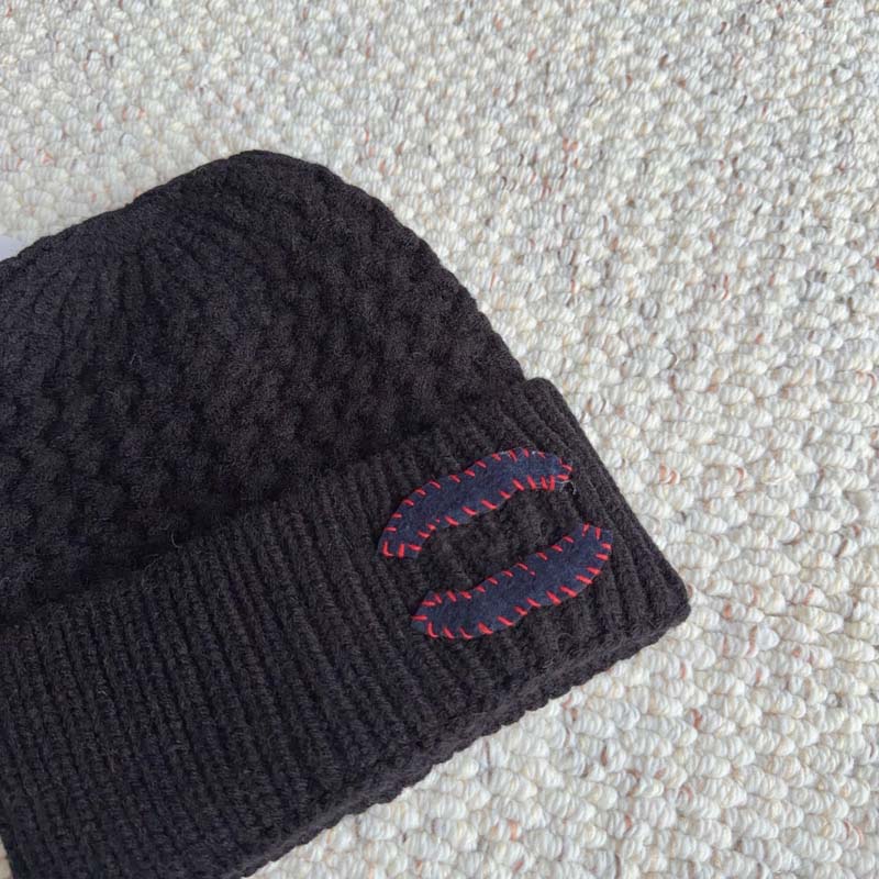 CC Winter Bonnet Designer Beanie Simple Classic Knitted Hat Loose Warm Wool Couple Same Style Fashionable Versatile Skull Cap
