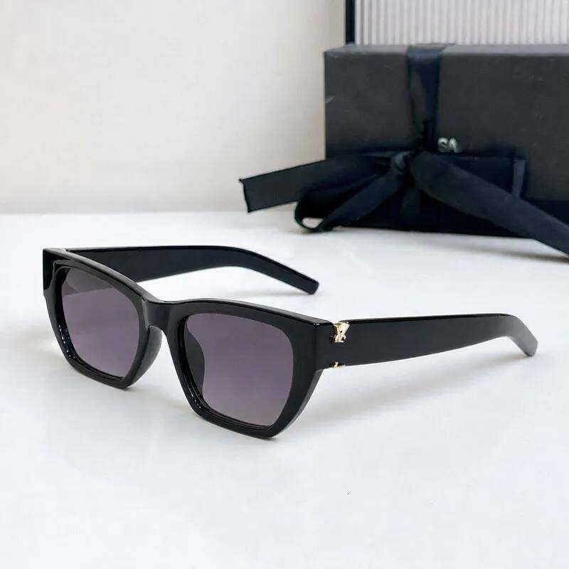 Lunettes de soleil de luxe Femmes Classique Cat Eye Populaire Petit cadre Fines lentilles plates Goggle Beach Lunettes de soleil Retro Frame Hot