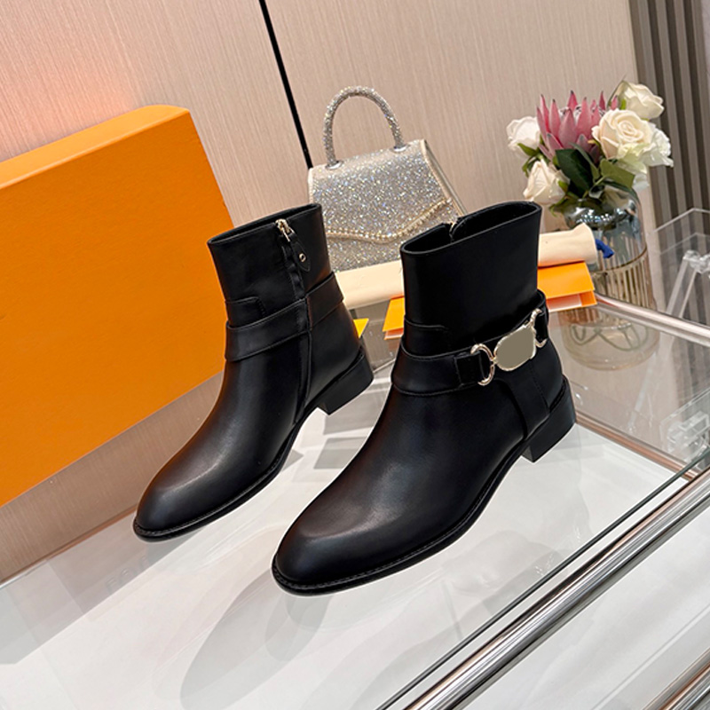 Fashion Designer Womens Chelsea Short Boots Luxury Black Smooth Calf Leather Anti Slip Ankle Boots Womans Autumn Winter Outdoor Daily Commuting Shor