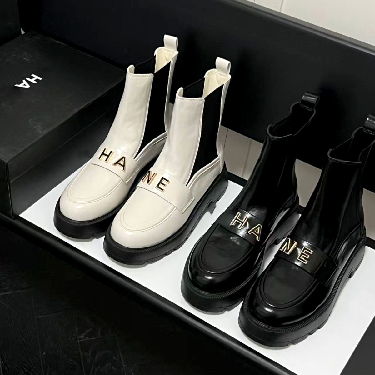 luxury Designer high top dress shoes 10a High quality martins booties Motorcycle Boot platform Martin Boots Retro Genuine Leather Lace up women Fash