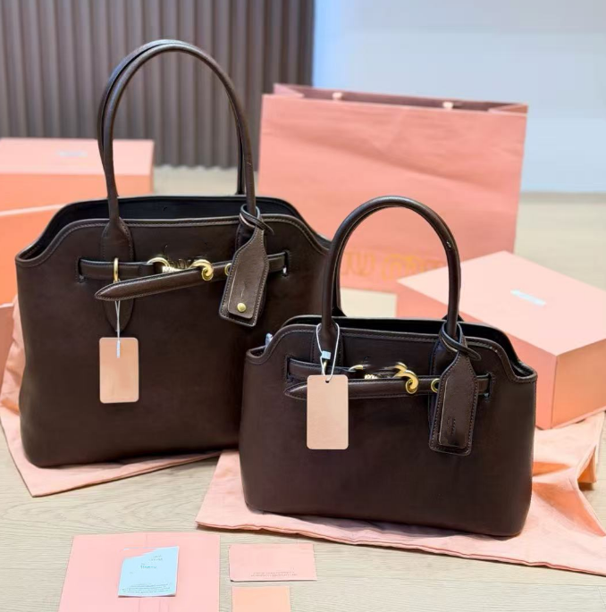 Designer Totes Femme Hobo Cosmétique Poche en peau d'agneau Rides Sacs à provisions Sacs à main à la mode Dames Sacs à bandoulière d'été Exquis S