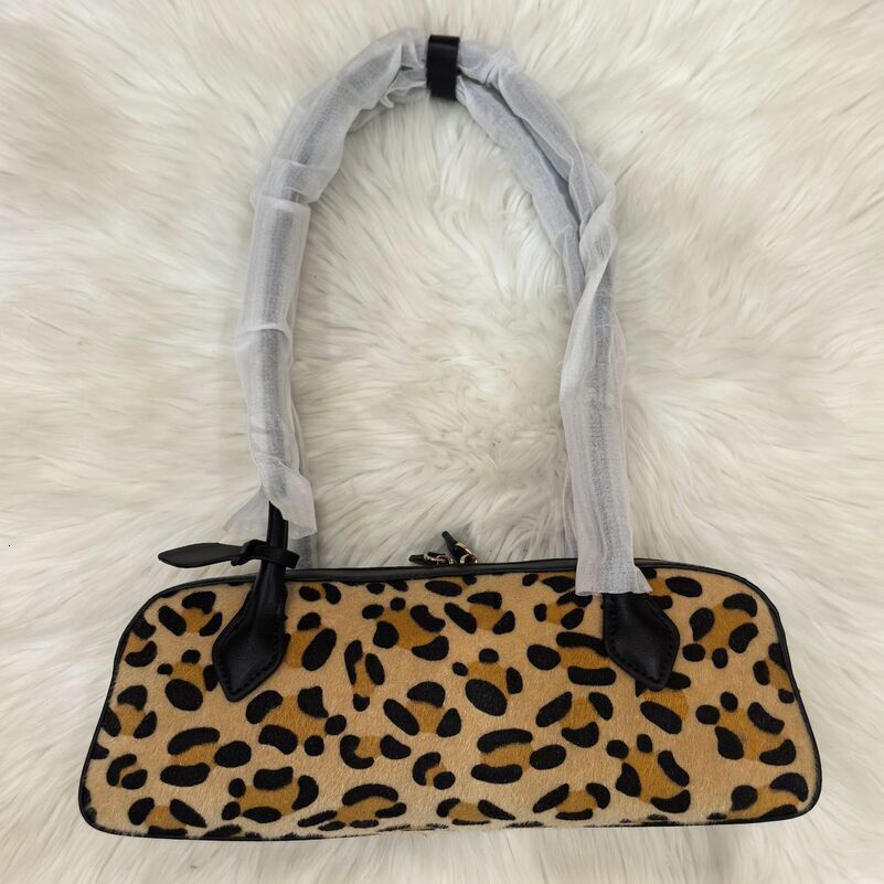 Baguette Bag Heart Designer Cloud Bag Love Shaped Heart Bag Crossbody Genuine LeatherHandbag Luxury Single Shoulder Crossbody For Women Evening Bag