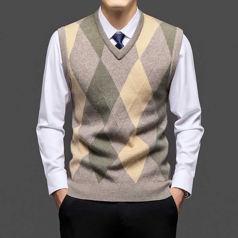 Men's Sweaters 2025 Autumn Winter Knit ve1s Men Fashion Argyle V-Neck Smart Casual sl1less Knitted Sweater Men Slim Fit Warm Pullover ve1 D2610