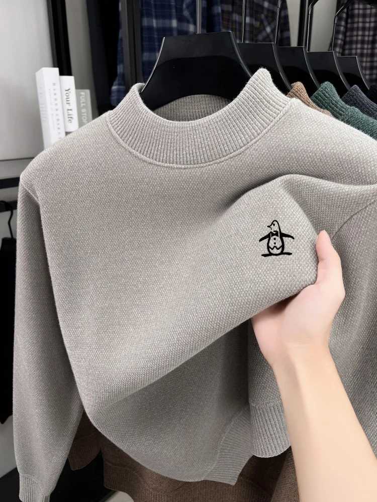 Men's Sweaters Hot Selling Autumn Winter Comfortable New Knitted Sweater Men's Personalized Brand Penguin Embroidery Warm Pullover D261009