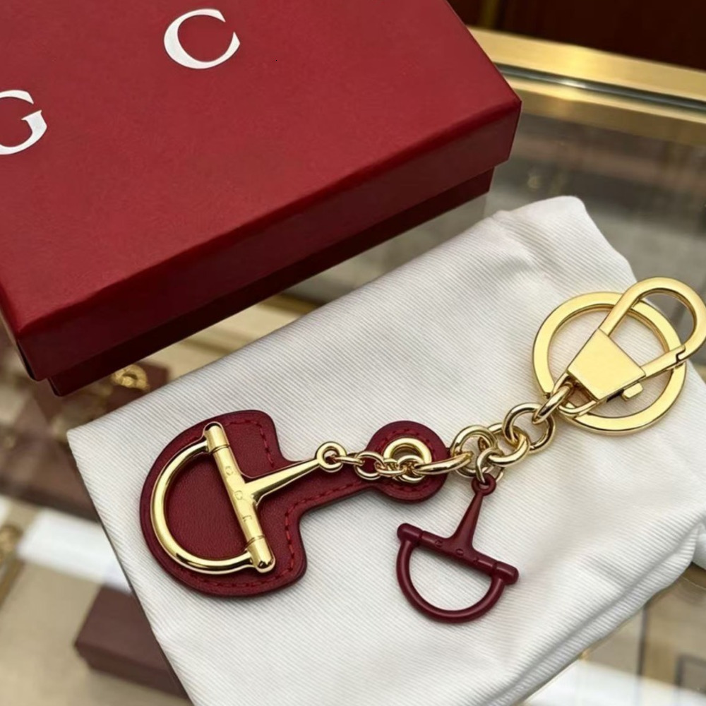 Keychains Lanyards Vintage Classic Style Leather Keychain Exquisite Designer Pendant Light Luxury Gift Suitable For Daily Multi Style Matching Penda
