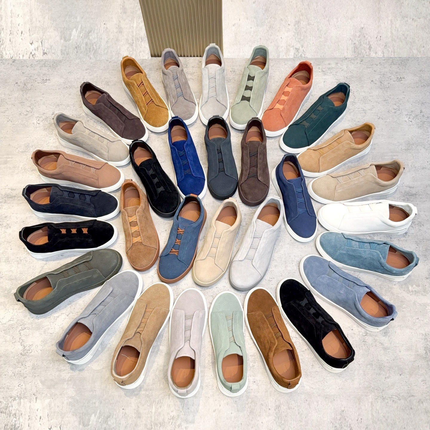 32 Colors black mens moccasin 1 1 Designer casual shoe run Triple stitch Suede trainer 10a mens womens luxurys Retro dress Summer Outdoor tennis sne