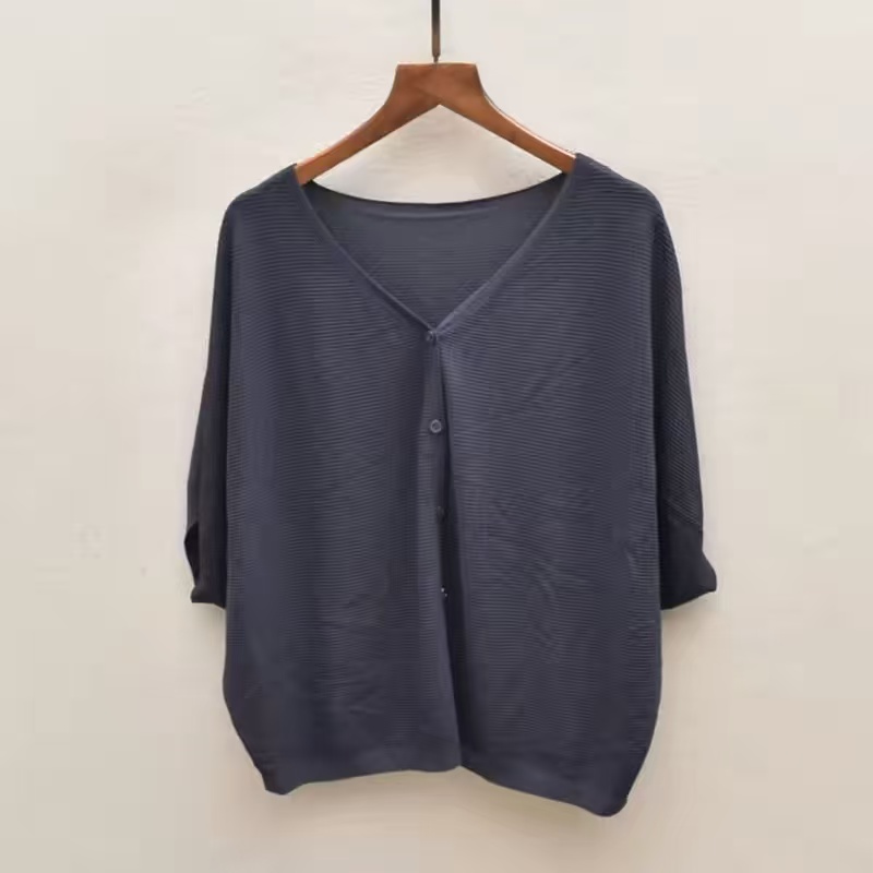 108 Summer women's solid-color lightweight V-neck short-sleeve batwing knitted top