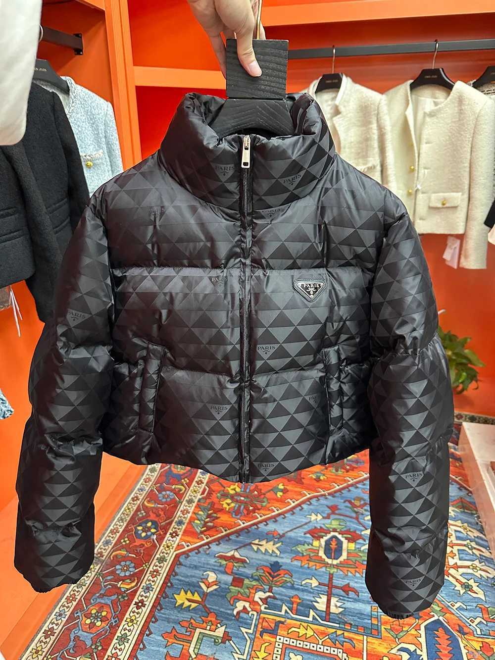 Classic Women's Down Parkas Recycled Nylon Pattern Stand Collar Short Down Jacket Solid Color Long SLeeve Zipper Duck Down Thick Warm Coat J261