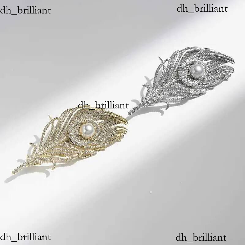 Exquis SKEDS Mode Femmes Hommes Cristal Plume Perle Broche Élégant Classique Dame Haut de gamme Badges Accessoires Cadeau N260904 Chaud