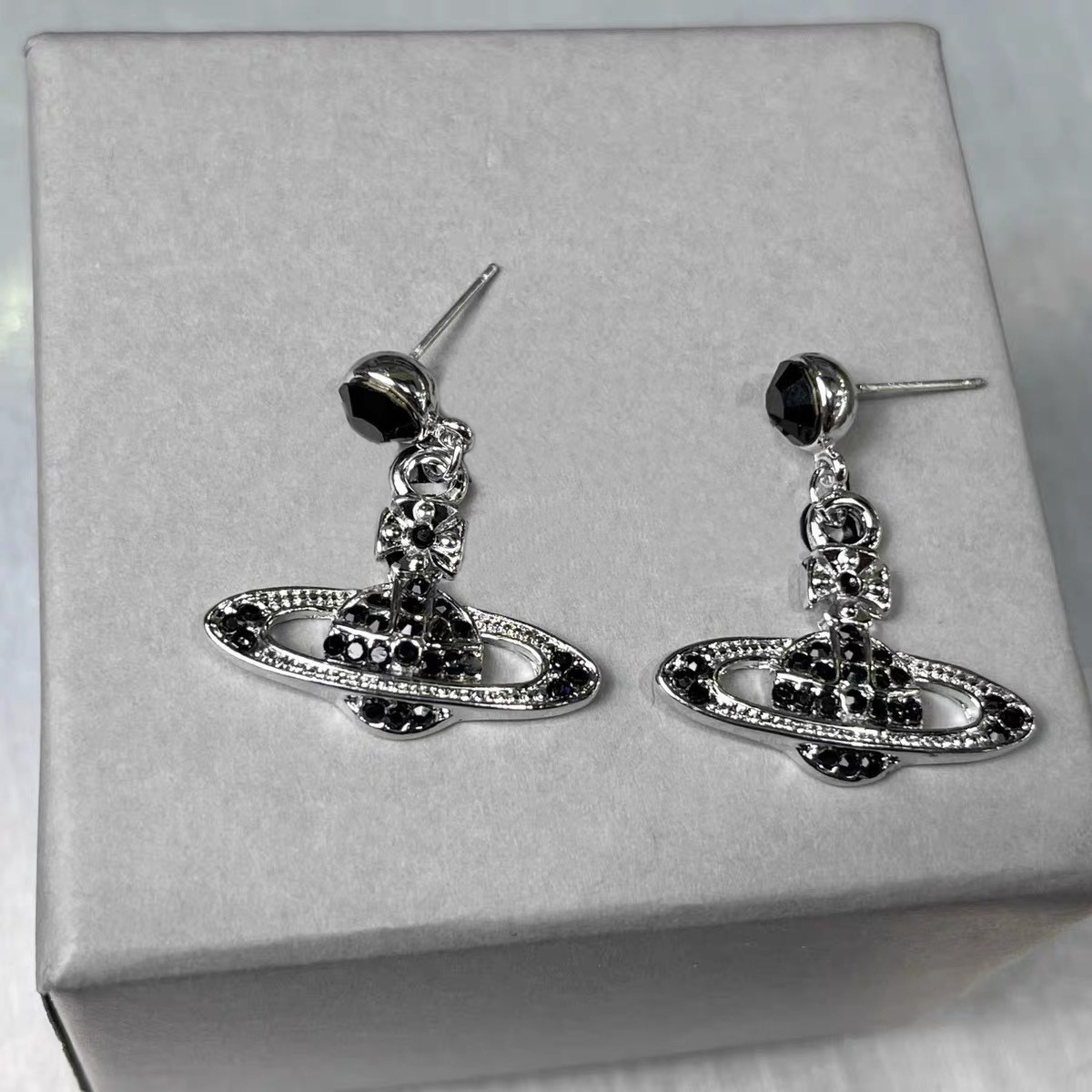 Fashion Designer Silver Plated Zircon Saturn Pendant Earrings Exquisite Luxury Gift Suitable For Womens Minimalist Style Paired With Jewelry