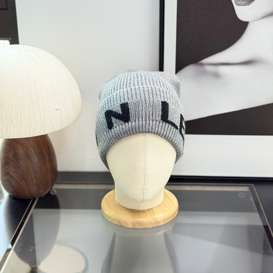 Designer Beanies Fashionable Knitting Hat Letter Geometric Pattern Versatile Dome Hats Windproof Warm Caps Thicken Knitted Beanie Skull Caps Outdoor