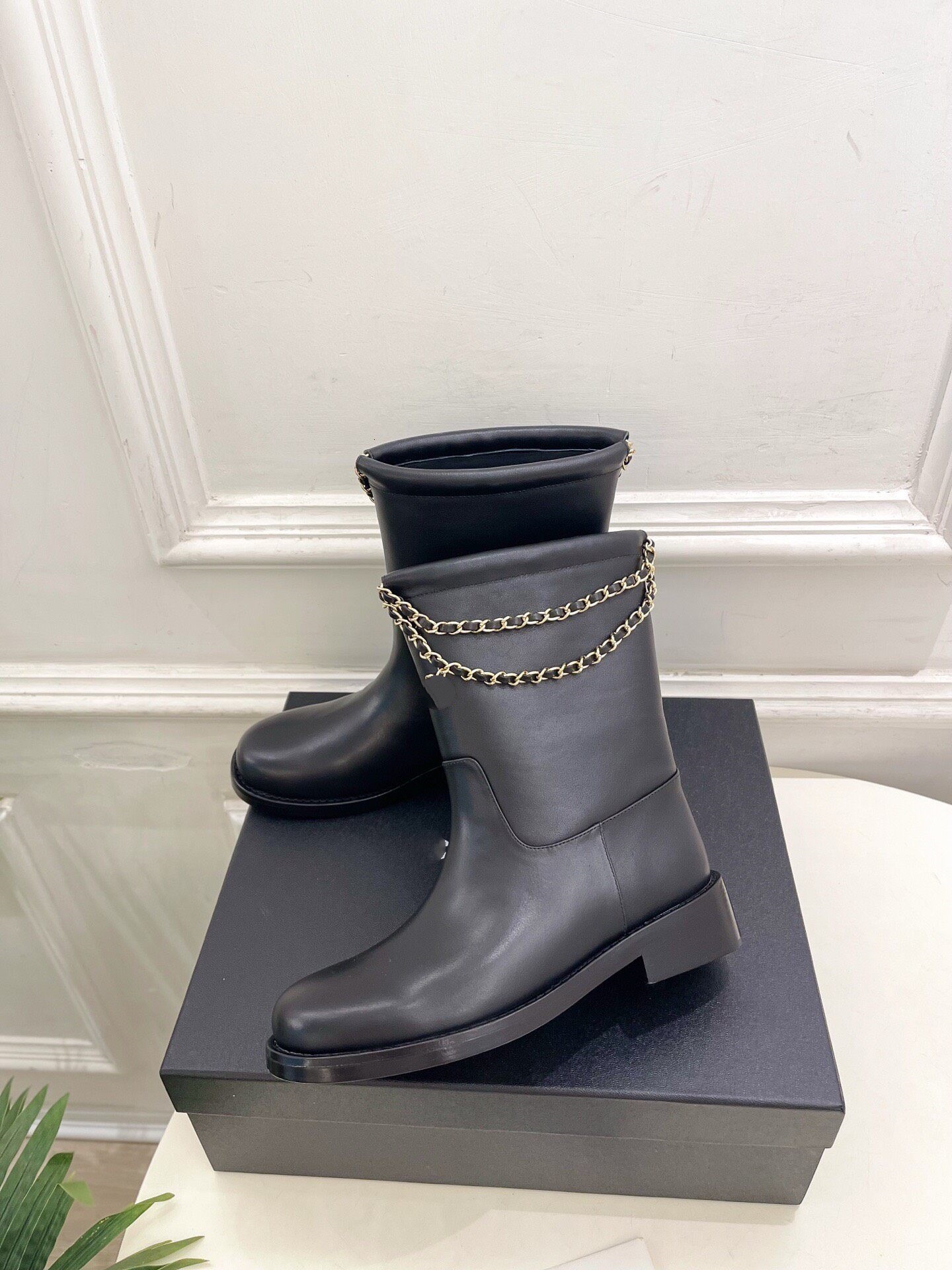 boot designer woman low heel chain matte leather round toe luxury comfortable black brown yellow khaki work office city vintage retro modern fashion