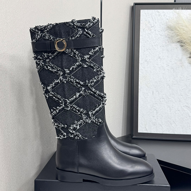 Top Diseñador de lujo Botas de caballero para mujer Clásico Cuero de becerro negro Patchwork Zapatos de tela de mezclilla Botas altas superiores Muj