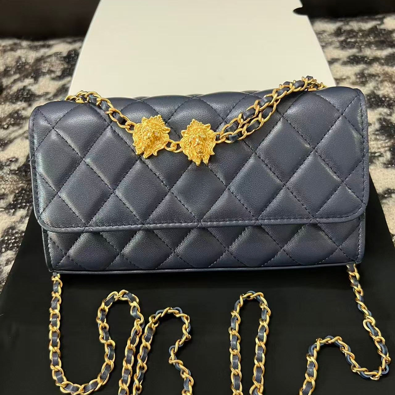 10A Women bag classic flap bag luxury designer bag designer makeup bag Chain Makeup Box 19cm Burgundy Golden Ball Chain Bag toiletry bag Free Shippi