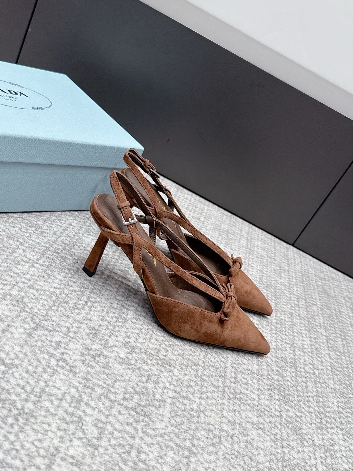 pump woman designer stiletto point toe bow matte leather slingback luxury comfortable pink purple black burgundy brown party retro modern fashion ca