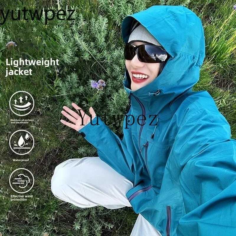 Loose Men Waterproof Sports Running Hiking Jacket Outdoor Climbing Mountaineering Hooded Windbreaker Windproof Tactical Outwear Q261008