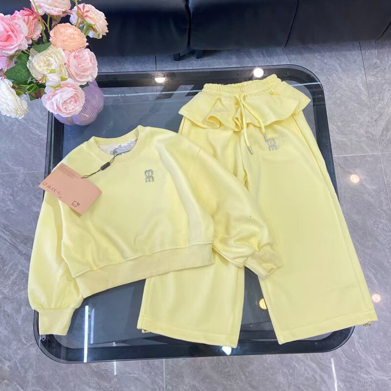 Designer Kids Sets Spring Autumn Casual Wear Two Piece Set Long Sleeve T-shirt And Wide Leg Jeans Pants Outfits For Girls Versatile Childrens Clothi