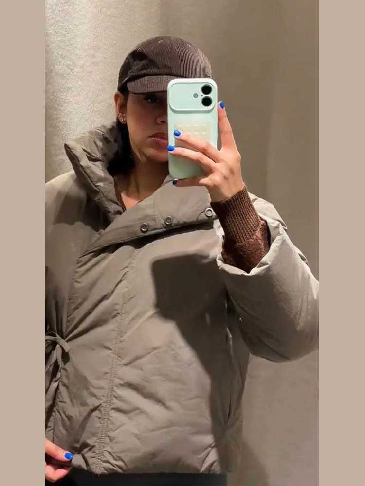 Down Parkas Cropped Women's Stand Collar Padded Jacket Women Autumn 2025 Bow Tie Long Sleeve Loose Fitting Autumn Winter Coats Fashion New Oute