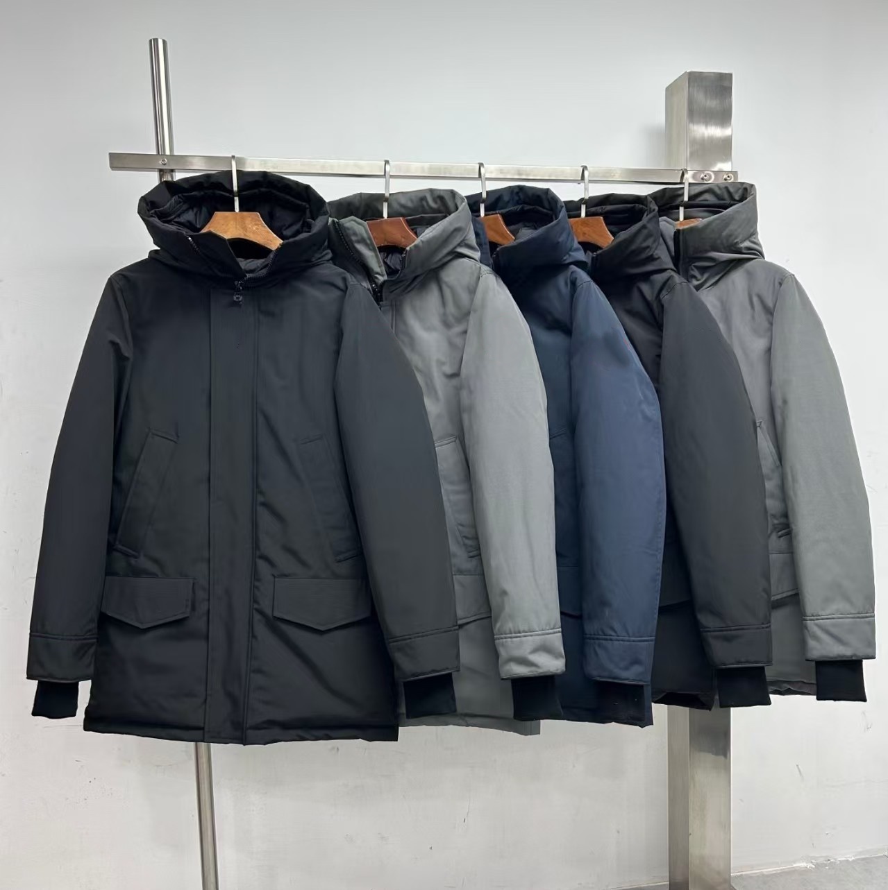 Men's Winter Hooded Parka Jacket Mid Length Windproof Waterproof Thick Warm Coat Multi Pockets Outdoor Casual Down Jacket For Men