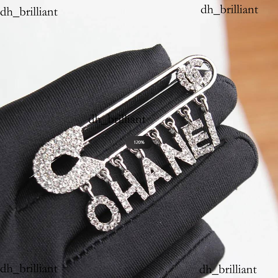 Designers Diamant Broches De Luxe Femmes Conception Exquise 18k Broche En Or De Mode En Acier Inoxydable Solide Couleur Pins Amour Cadeaux Bijoux