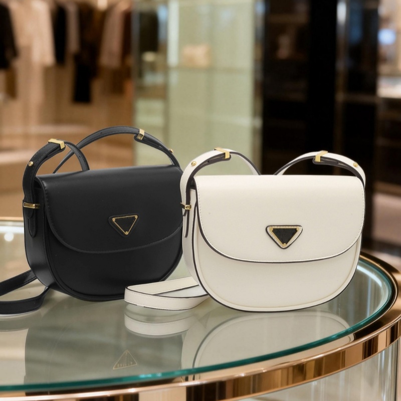 Designers Luxury Saddle Bag Women Classic Triangle Half Moon Crossbody Bags Vintage Leather Shoulder Purses Fashion Flap Messenger Handbags