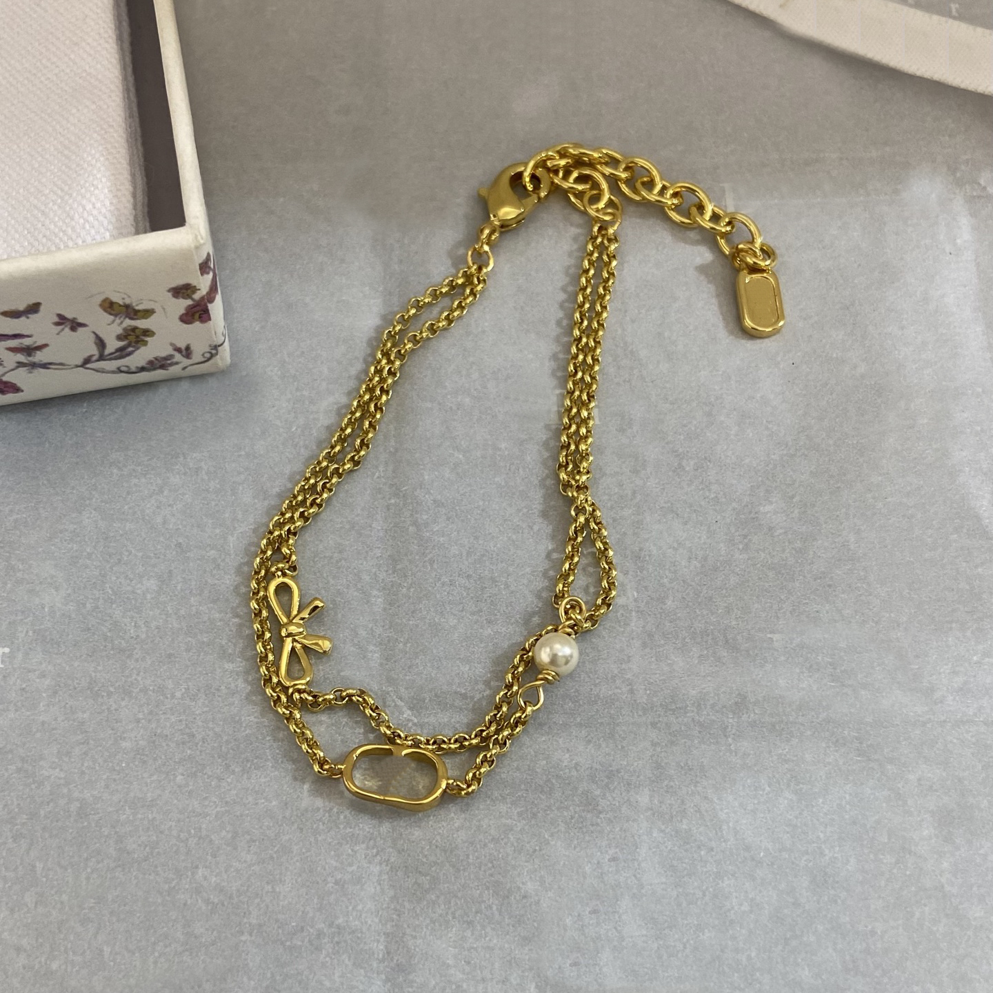 Brand Luxery Gold Tone Multi Layer Chain Bracelet for Women, Double Strand Bracelet with Bow Charm Oval Frame Pendant and Imitation Pearl Elegant Da
