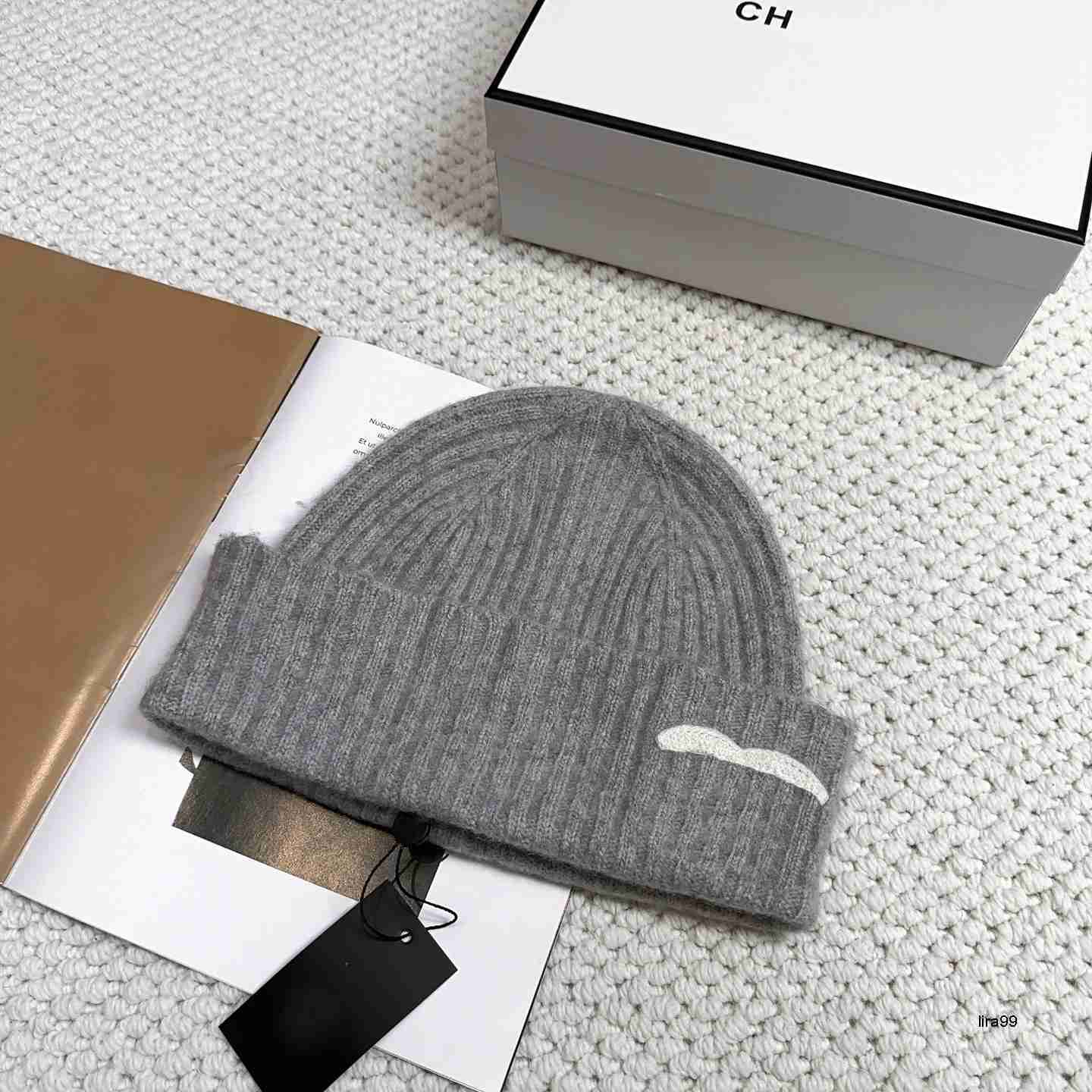 Beanie/Skull Caps top designer beanie Vertical stripes Minimalist Warm hat Luxury Hat trend autumn winter wool Elegance versatile temperament Casual