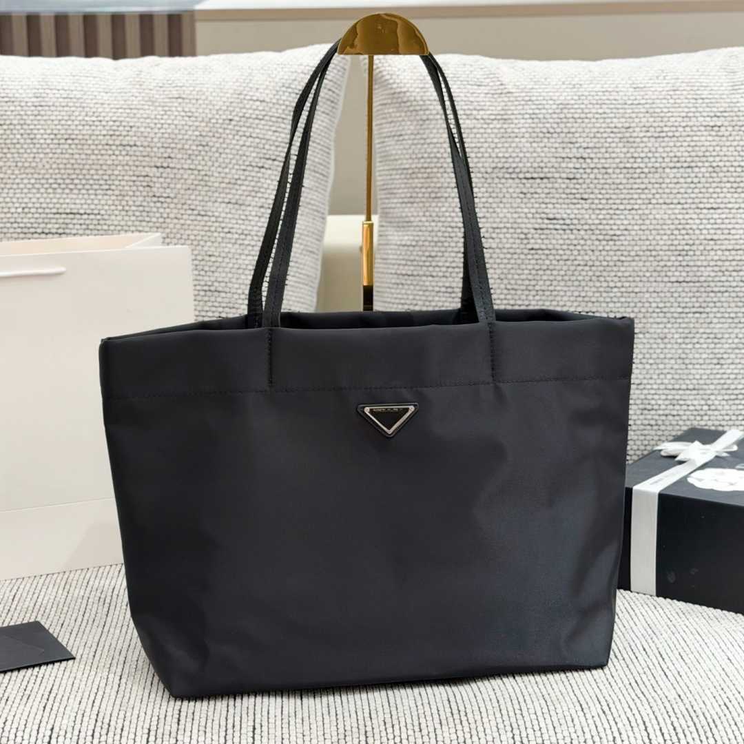 Shoulder Bags Totes Fashion Nylon Designer Tote Bag Luxurys The Large Totes Bags Purses Handbag Women High Quality Tote Book Beach Borse Shopper Han