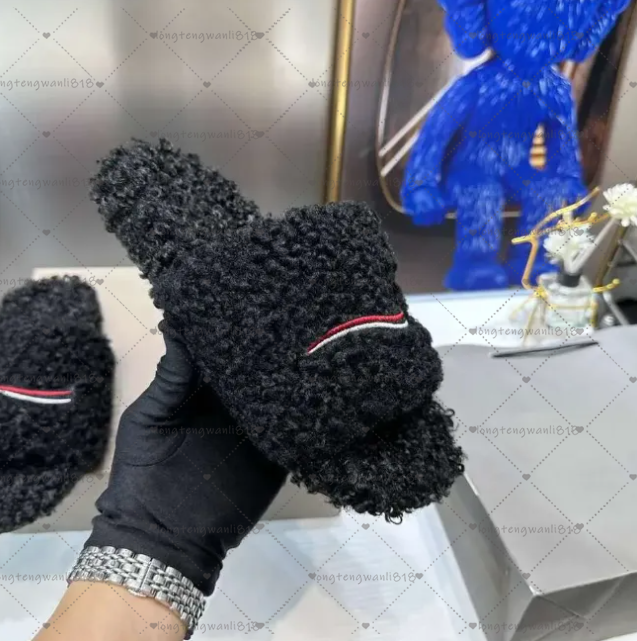 Women Fur Slides Furry Slippers Designer Mules Fall Winter Homewear Slide Men Footwear Paris Luxury Comfortable Fuzzy Flip Flop Fluffy Wool Size35-4