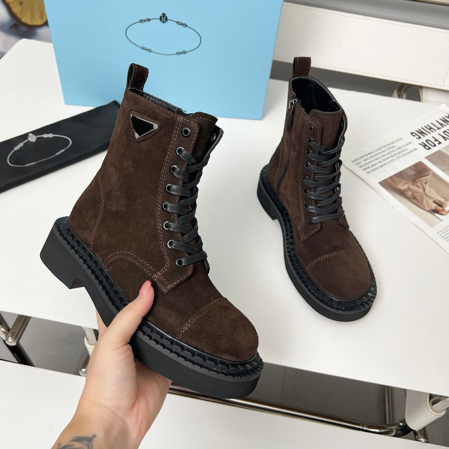 Ankle Boot Luxury Designer Brown Suede Chelsea Booties Thick Rubber Sole Casual Outdoor Winter Womens Comfort Cozy Fashion Quality Modern Stylish Bl