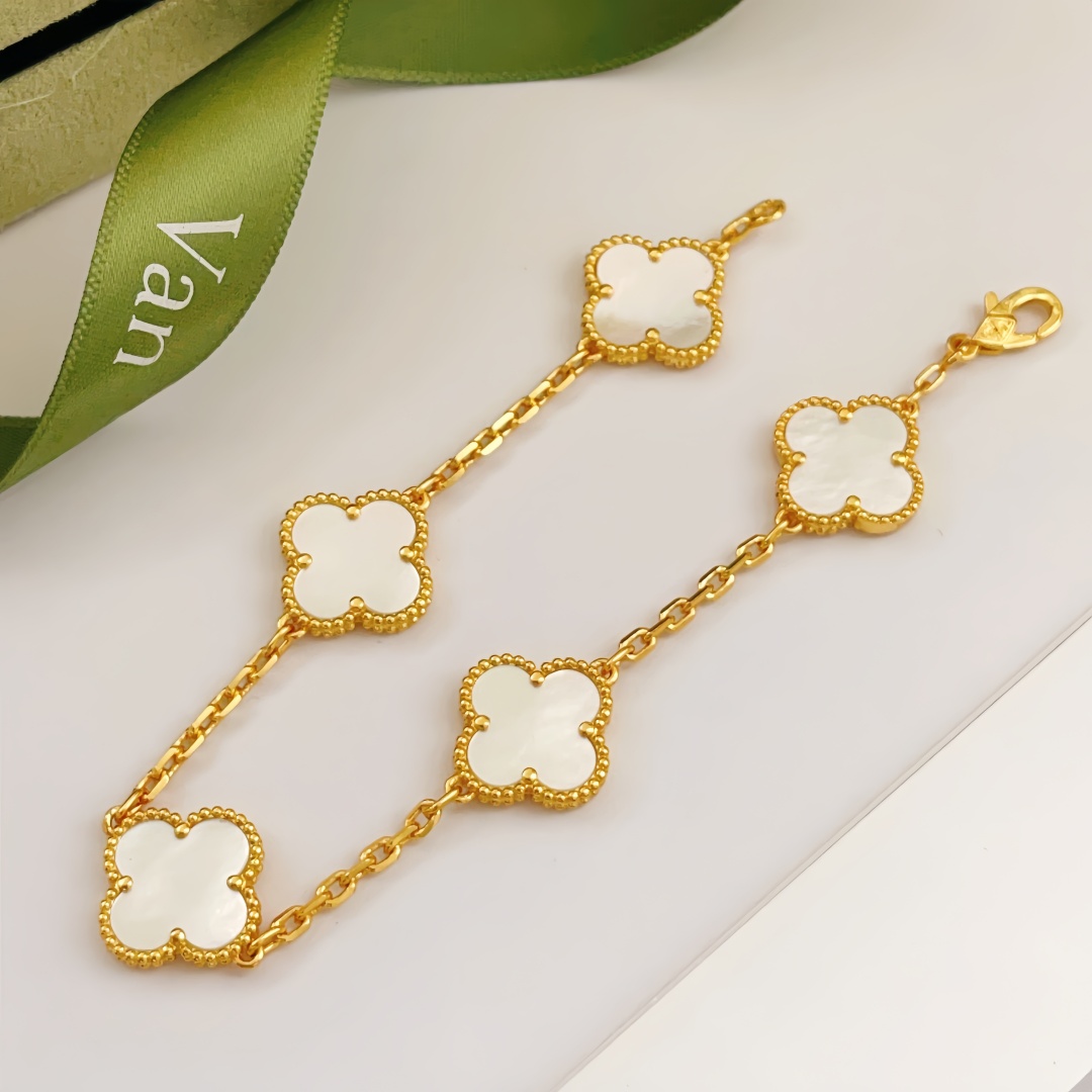 Bracelet Femme Trèfle Chanceux Doré Bracelet Bijoux Femme Créateur Bracelet à Breloques avec Nacre Élégant Acier Inoxydable pour Cadeaux de Vacan