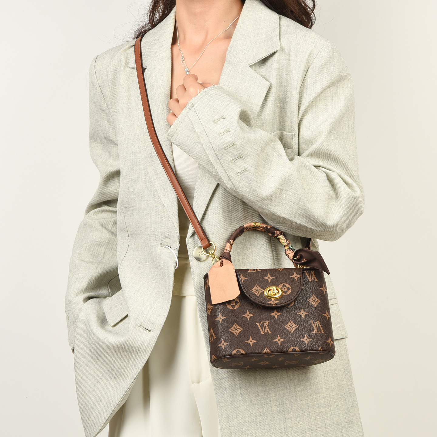 Luxury OULAIMEIZI Brand New Free Shipping Designer 2026 Versatile Fashion Shoulder Bag Retro Printed Casual Mini Cross Body Bag For Woman