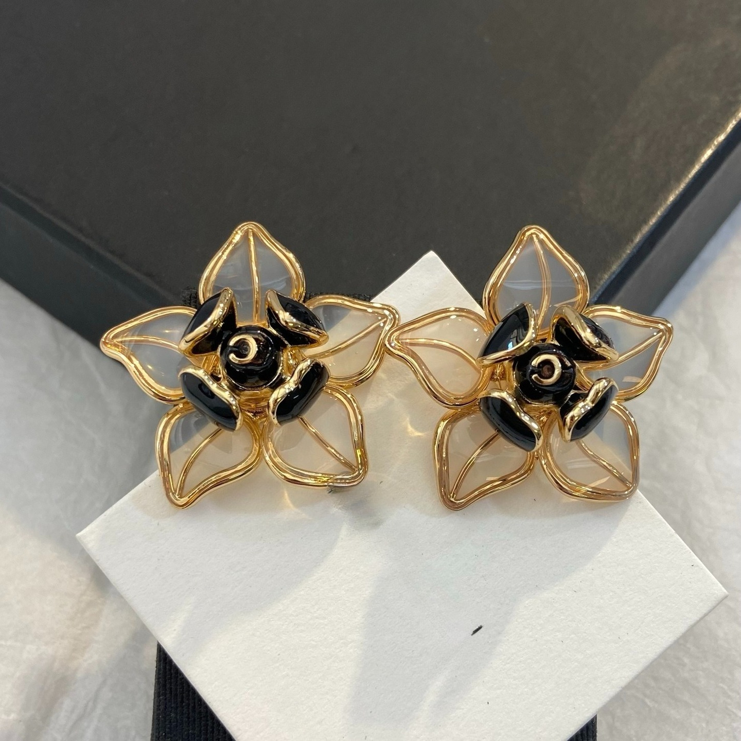 Boucles d'oreilles de luxe Designer Fleurs Femmes Stud Perle Boucles d'oreilles Lettre Saint Valentin Cadeau Boucles d'oreilles de mariage Access