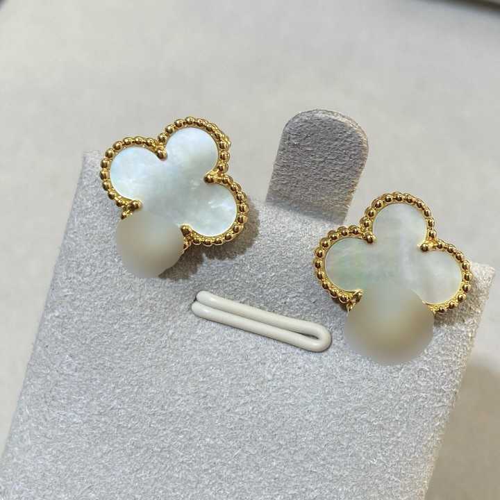 Designer Vanca Four-leaf Clover Pearl Earrings V-shaped Design 18K Gold With White Mother-of-pearl Accents Original Design Lightweight Versatile For