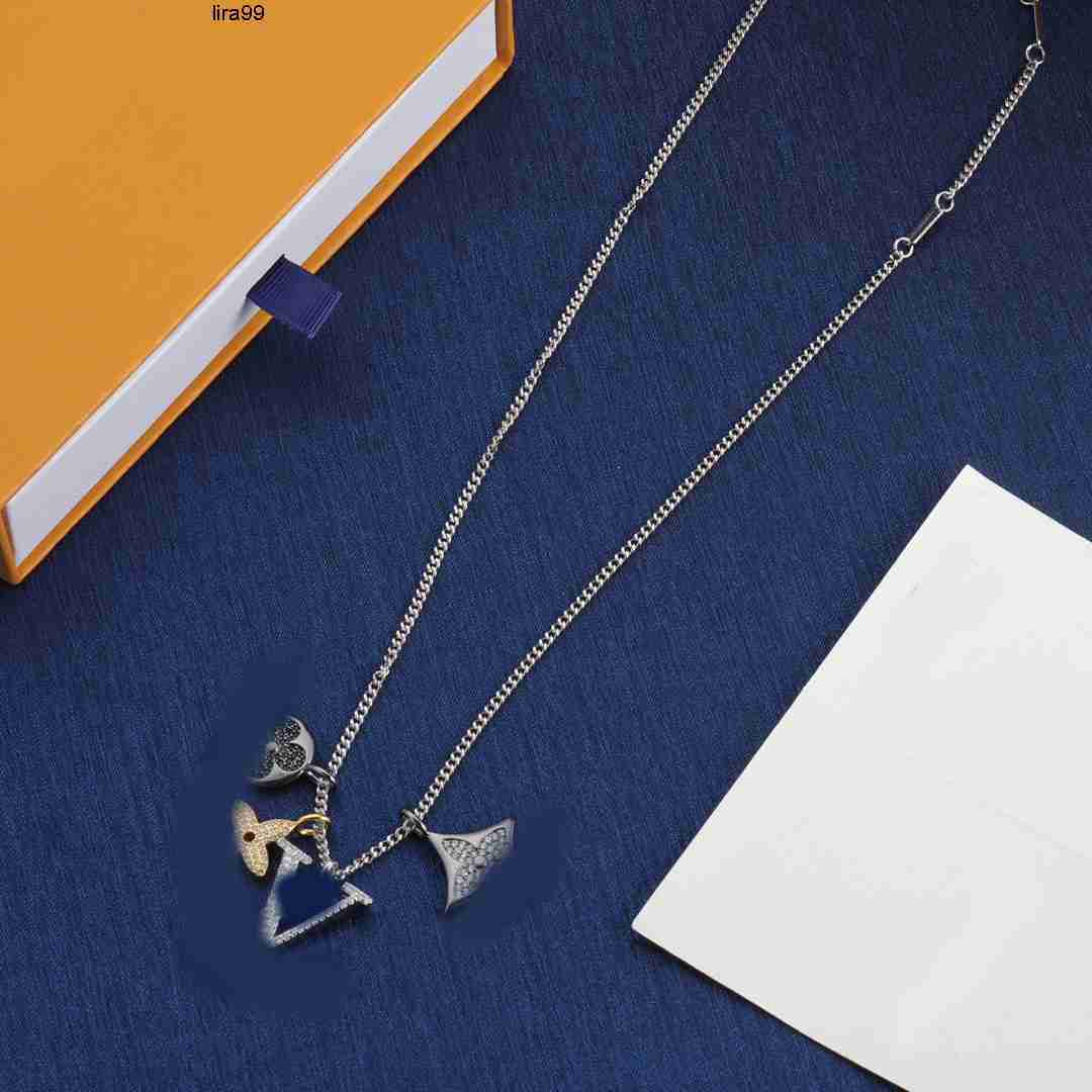 Pendant Necklaces Designer Pendant Necklace Luxury Brand Letter Clover Charm Necklace 18K Silver 925 Gold Plated Rings Chain Necklace Choker For Wom