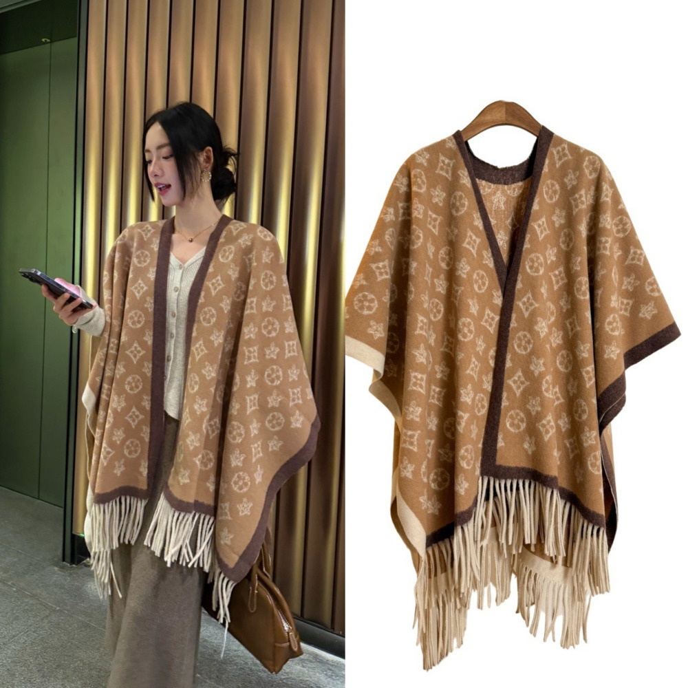 Scarves Luxurious Yet Refined Segmented Fringes Designer Scarf Outdoor Sports Warm Blanket Fashionable And Elegant Combination gift AA