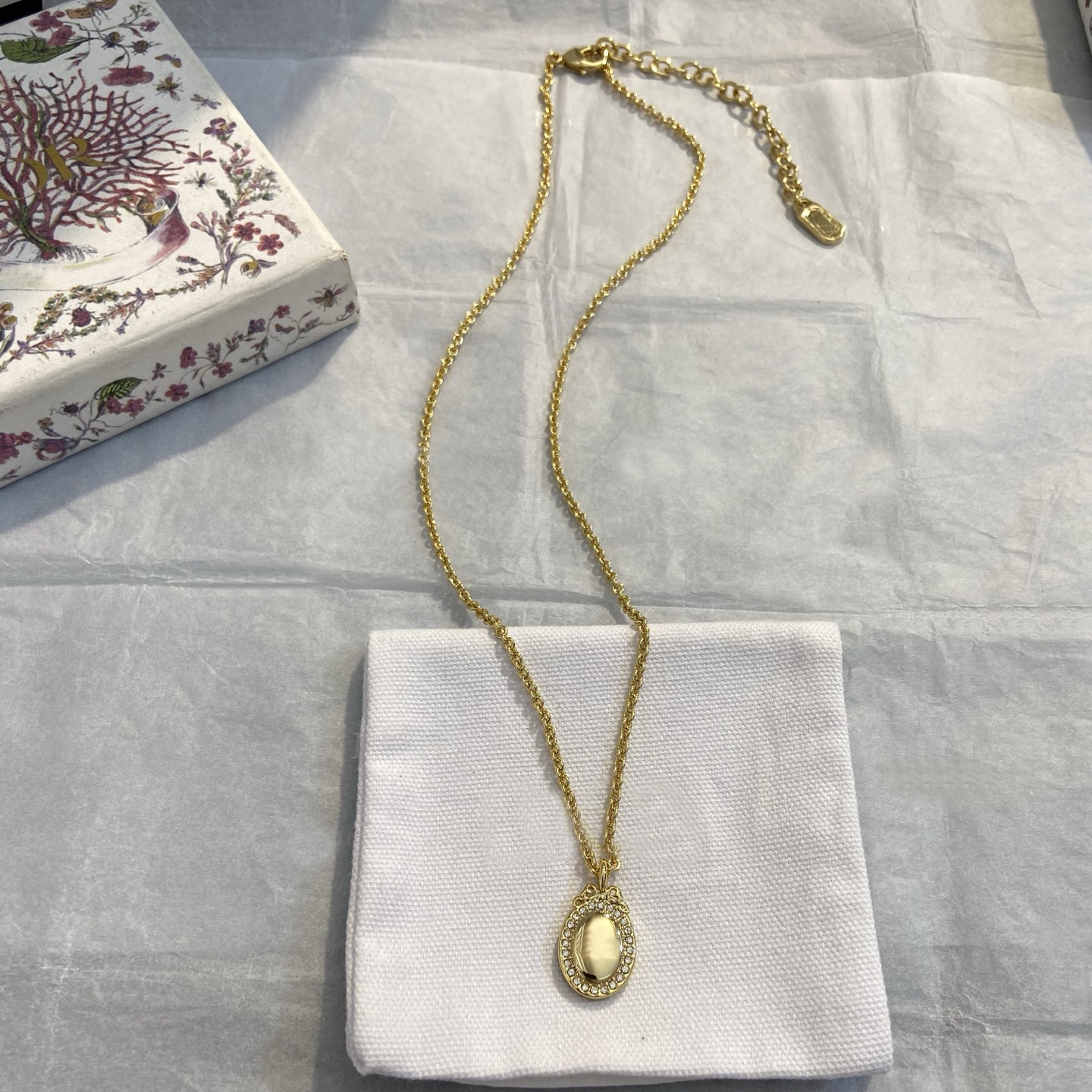 Brand Gold Plated Oval Pendant Necklace for Women, Oval Rhinestone Border Pendant Thin Rope Chain Elegant Minimalist Daily Wear Neck Jewelry Gift
