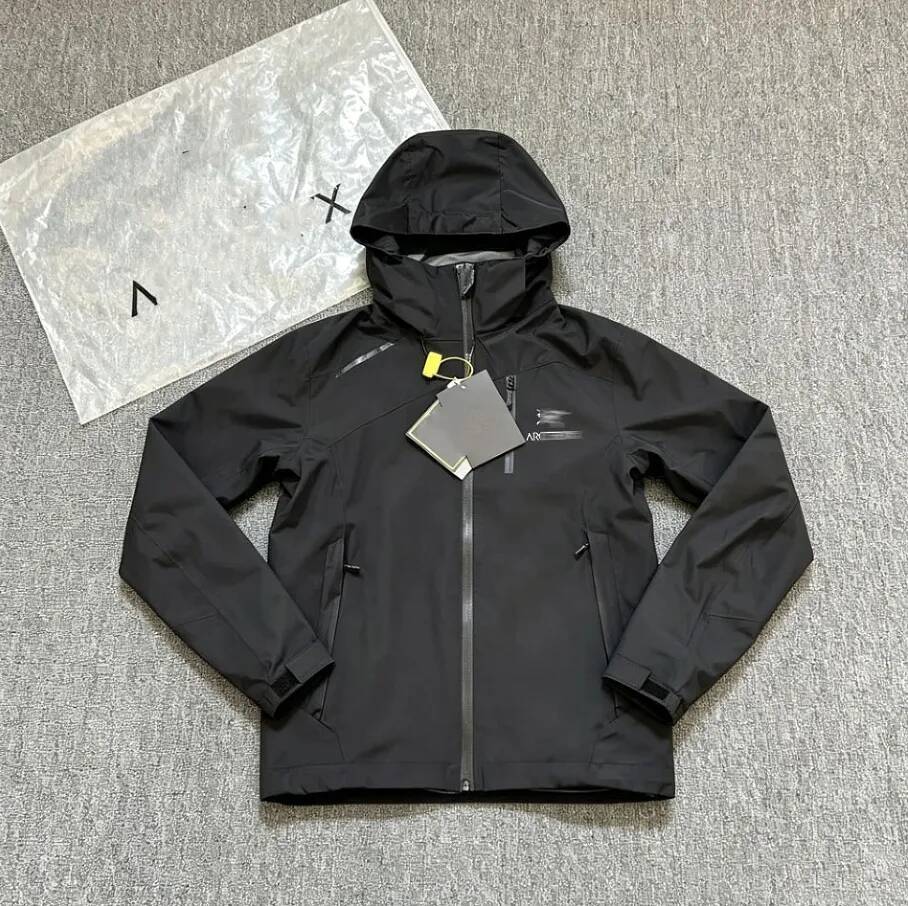 Arcterxylyness Jacket Mens Designer Lightweight Hood Windbreaker Hard Shell Waterproof Outdoor Sports Versatile Travel Hiking Climb Arcs Arct Jacket
