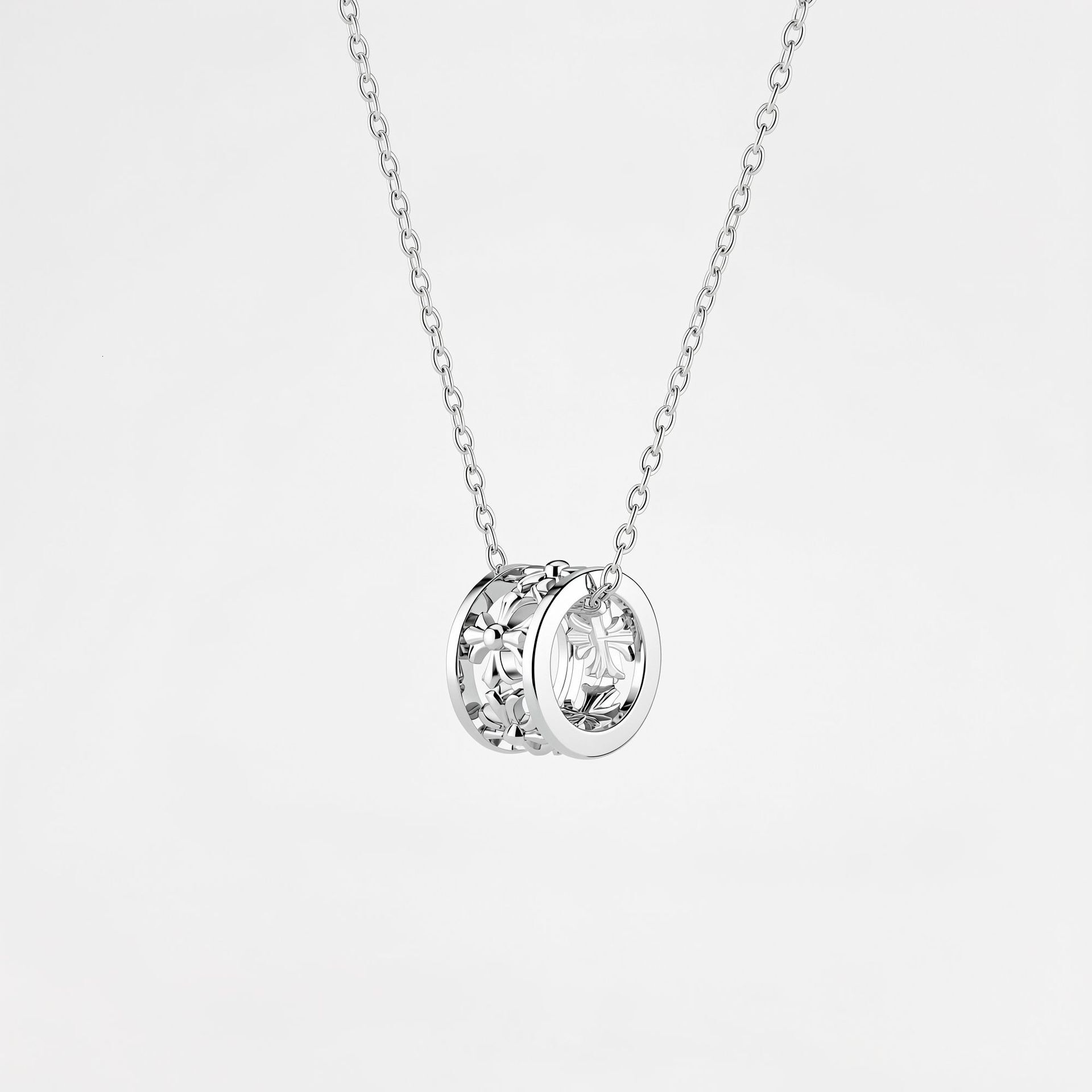 Korean Dongdaemun minimalist ins-style cross pendant necklace, delicate and elegant clavicle chain with a touch of luxury
