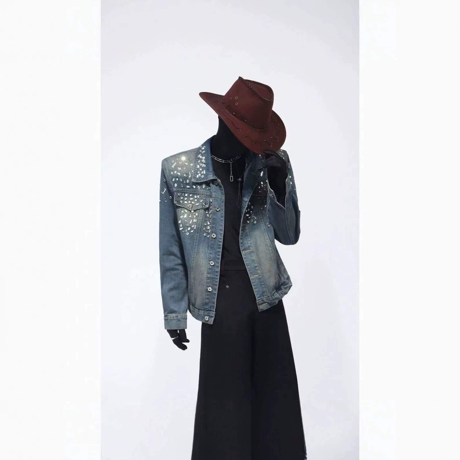 Retro Crystal Denim Coat Diamonds Beaded Jeans Bomber Jacket Cardigan Gemstones Cow Rhinestones Streetwear Tops Chaquetas 251013