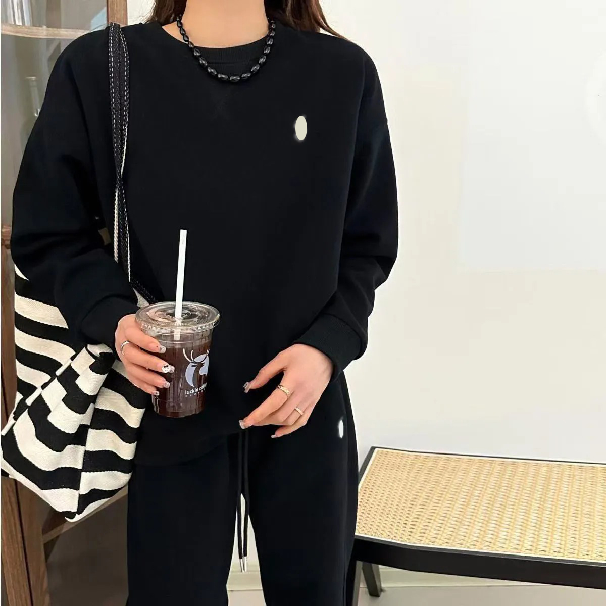 2026 Ensemble de survêtement pour femmes, sweat-shirt à col rond, pantalon de survêtement, tenue 2 pièces, broderie de cheval, pull décontracté à