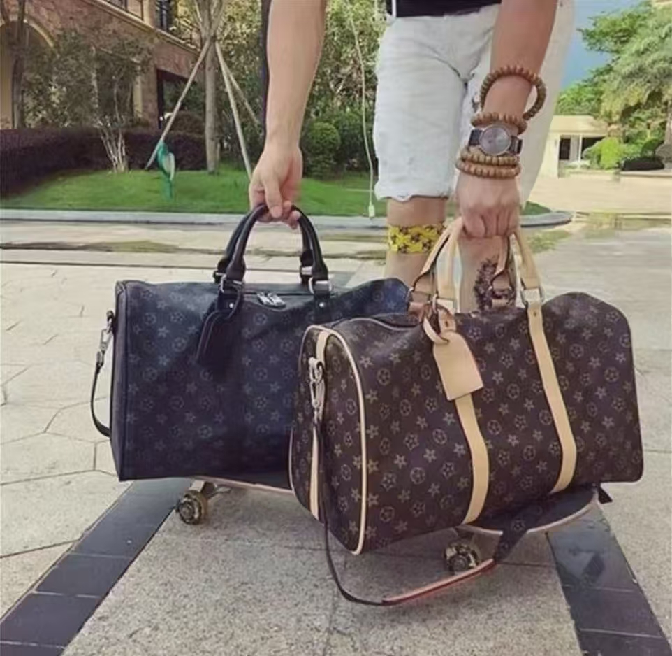 New Top Quality Designer Men Double Cc Duffle Bag Women Travel Bags Hand Luggage Travel Bags Men Pu Leather Handbags Large CrossBody Bags Totes P